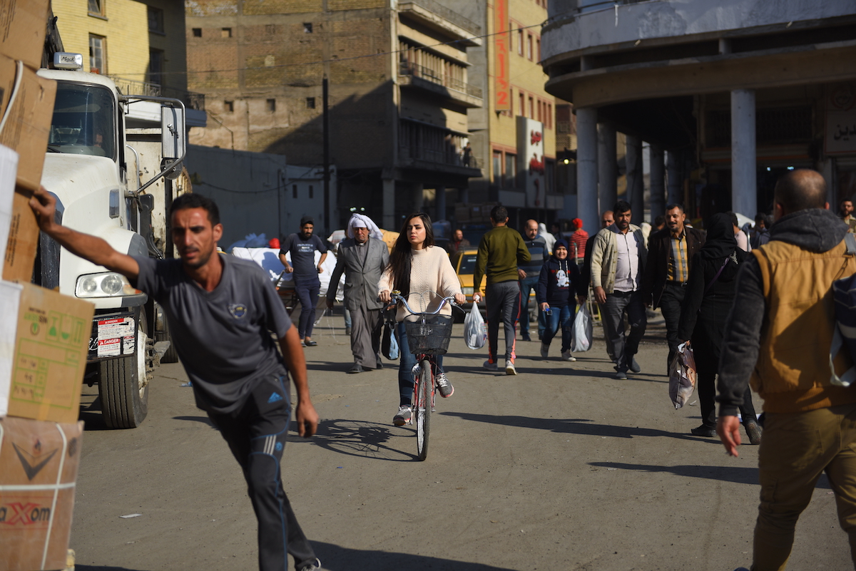 Bajo el lema "I am society", la artista quería mostrar el impacto social de ver a una mujer montando en bicicleta | Imagen: Ayman al Amir